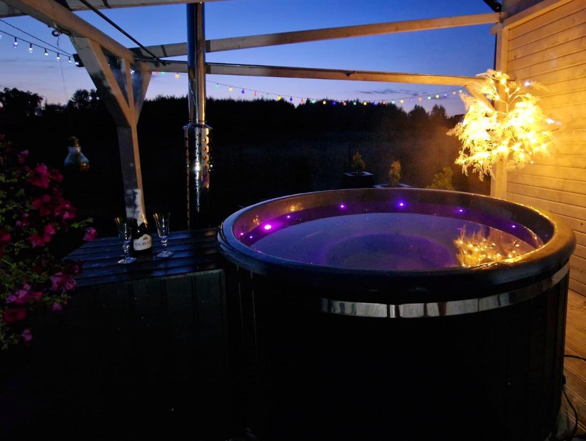 Diamenty Baltyku Domki Wakacyjne Balia Z Jacuzzi ملنك المظهر الخارجي الصورة