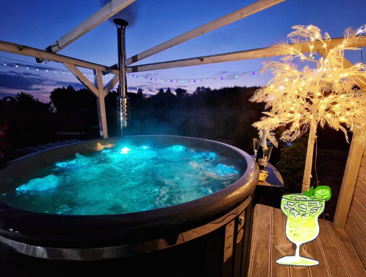 Diamenty Baltyku Domki Wakacyjne Balia Z Jacuzzi ملنك المظهر الخارجي الصورة